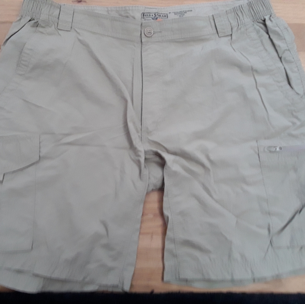 Field & Stream tan size XL mens tan cargo shorts